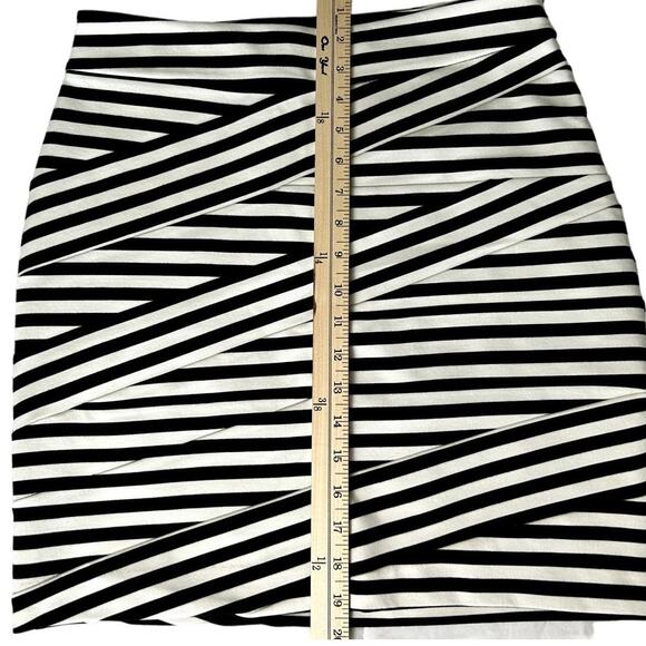 EXPRESS Black and White Striped Skirt - Picture 4 of 8